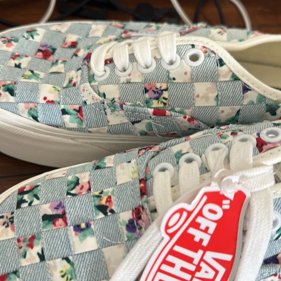 #30S NEW WITH TAGS VANS WOVEN FLORAL MULTI STACKFORM SNEAKERS - Picture 5 of 11